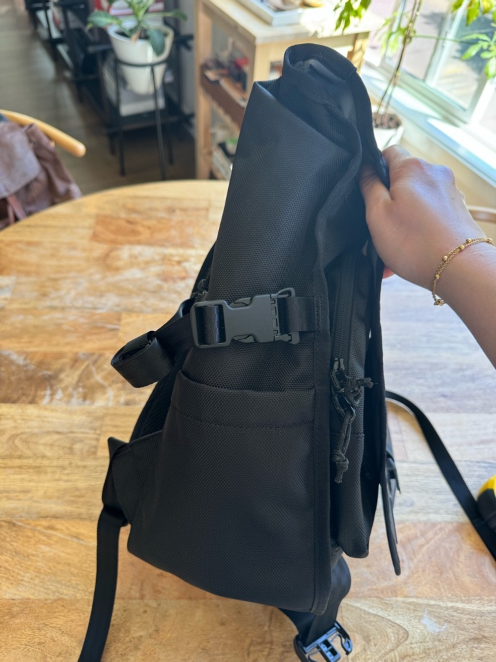 Chrome Industries messenger/backpack hybrid (Barragestyle) - Picture 9 of 11